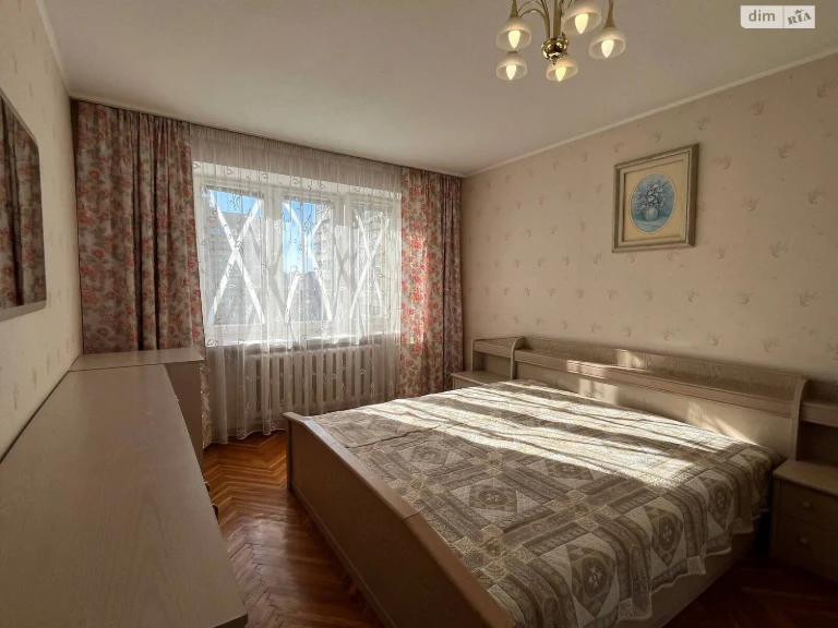 Long-Term Rental: Apartment in the Left Bank District