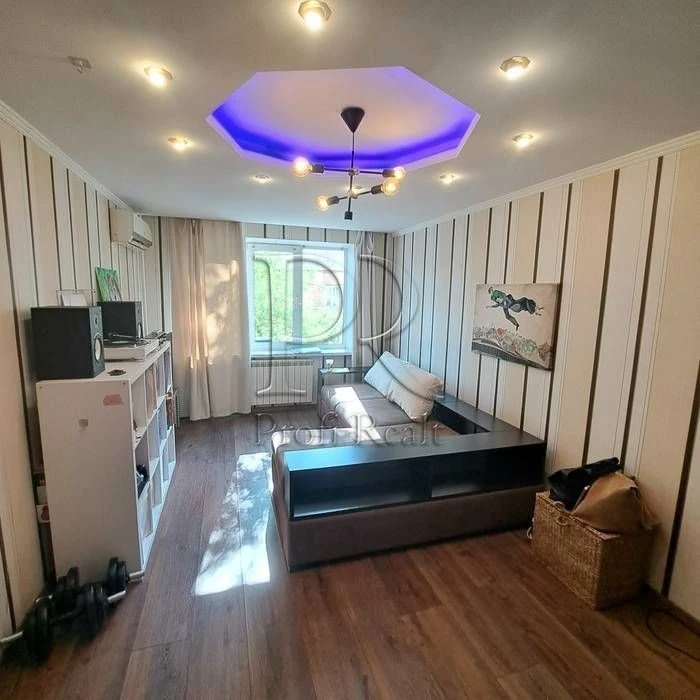 1-room apartment for sale. Livoberezhna city. Panteleimon Kulisha 11.