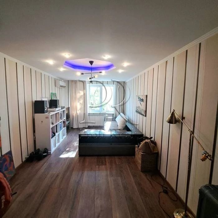 1-room apartment for sale. Livoberezhna city. Panteleimon Kulisha 11.