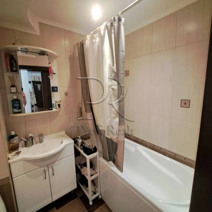 1-room apartment for sale. Livoberezhna city. Panteleimon Kulisha 11.