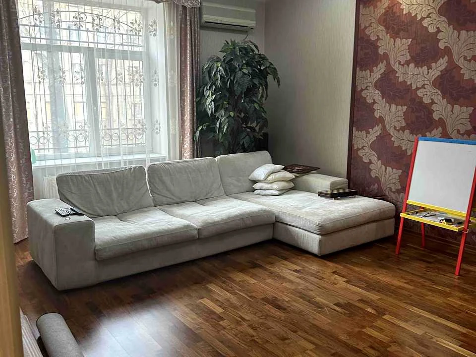 Apartment. Kharkiv, Sumska St. (Karl Liebknecht)
