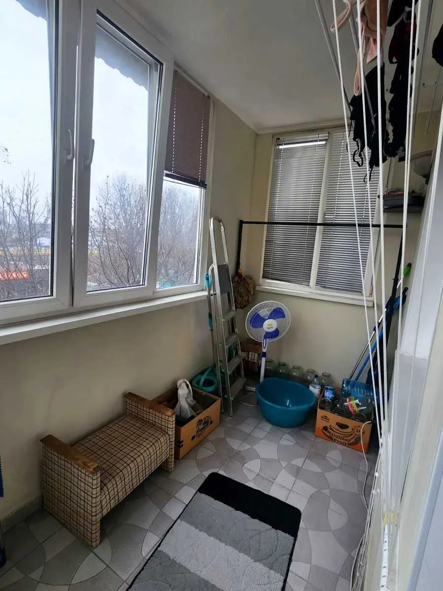 Сталінська квартира з каміном, меблями та технікою – ідеальна 3-кімнатна в центрі