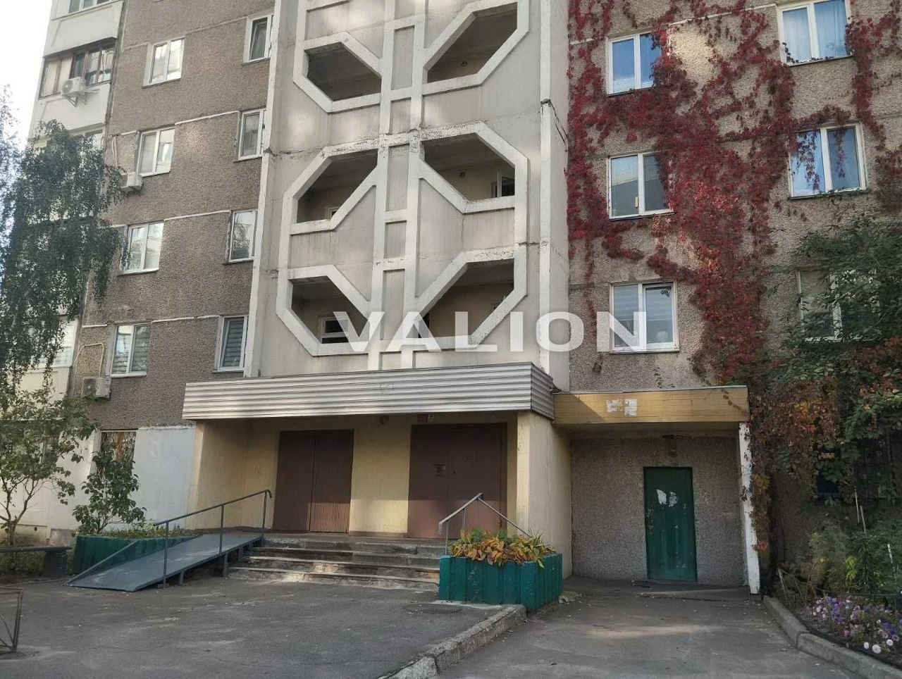 Продам 3 кімнатну квартиру, 76м2, вул. Урлівська 3-Б, метро