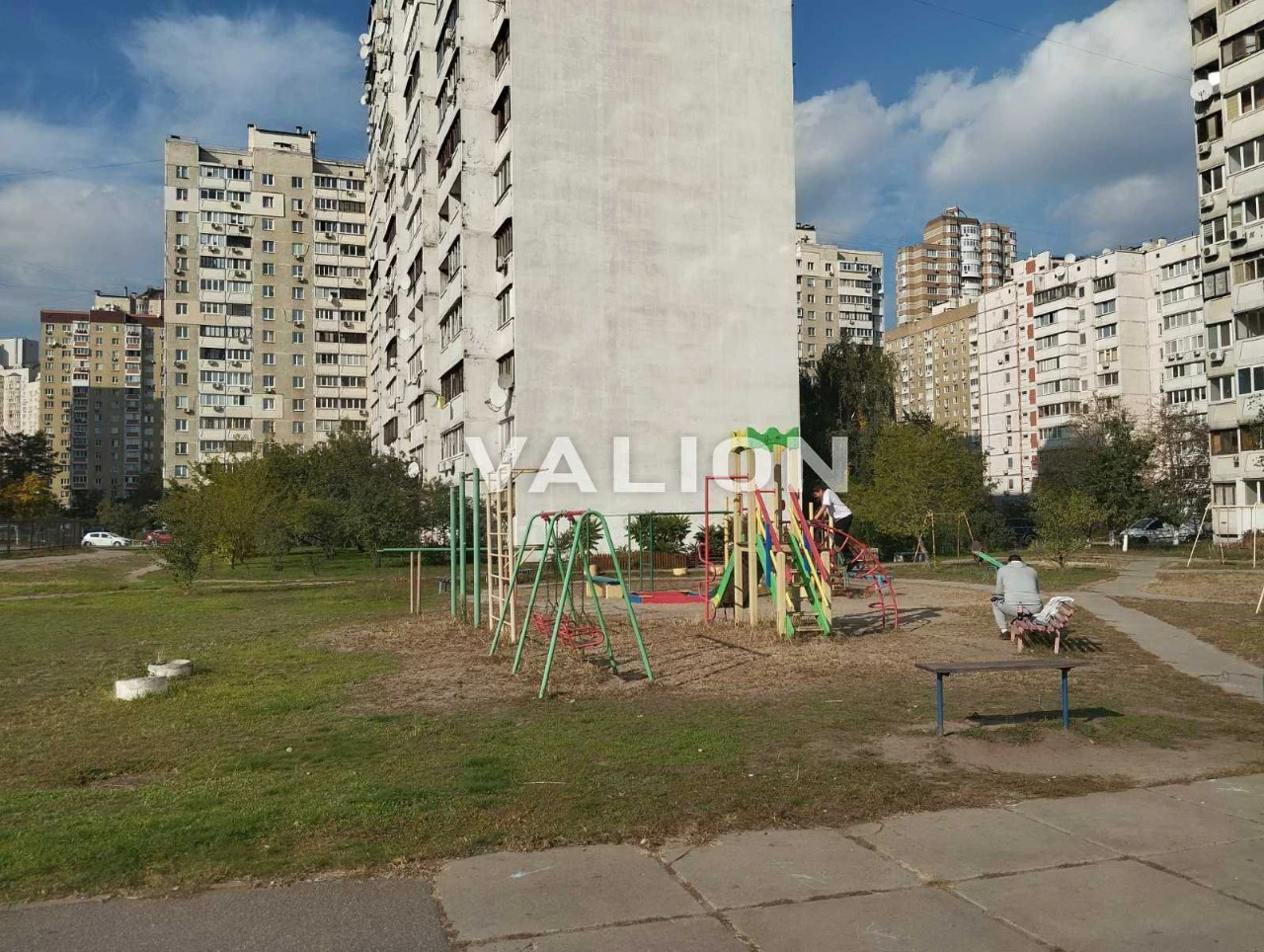 Продам 3 кімнатну квартиру, 76м2, вул. Урлівська 3-Б, метро