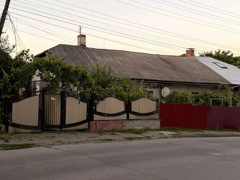 Apartment. Chernivtsi, Cornelia Dzerzhika st.