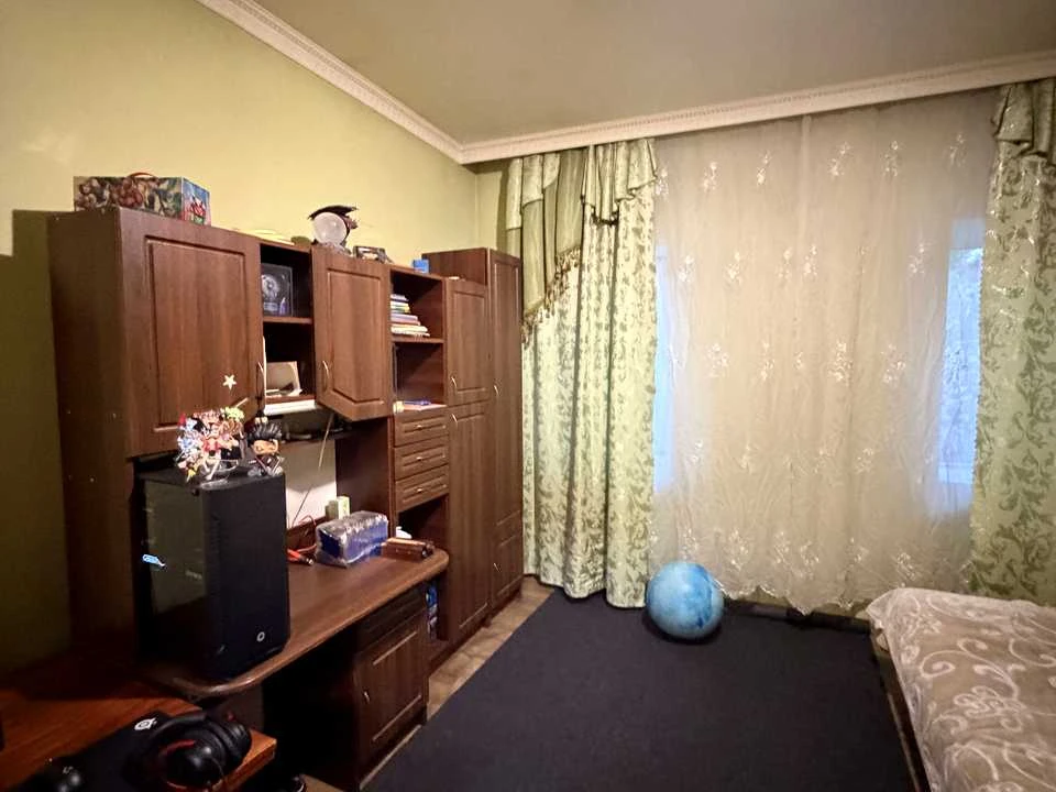 Apartment. Chernivtsi, Cornelia Dzerzhika st.