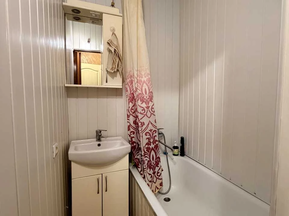 Apartment. Chernivtsi, Cornelia Dzerzhika st.