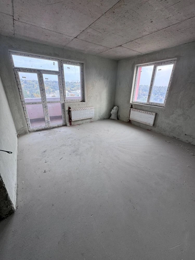Sale of a completed 3-room apartment on вул Під Голоском Кругла