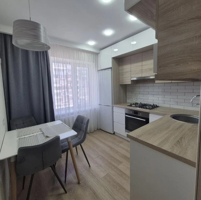 Продам 2ух.ком квартиру по Автозаводск 25000$ торг ой