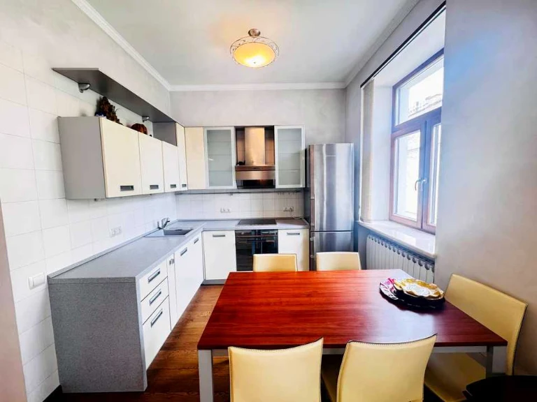 Apartment. Oleksa Honchar Street, Kyiv