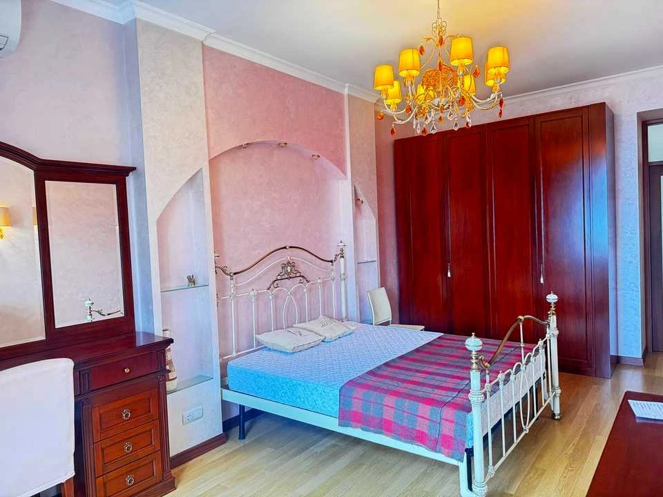 Apartment. Oleksa Honchar Street, Kyiv