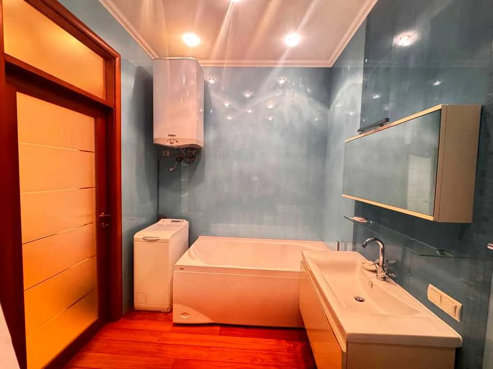 Apartment. Oleksa Honchar Street, Kyiv