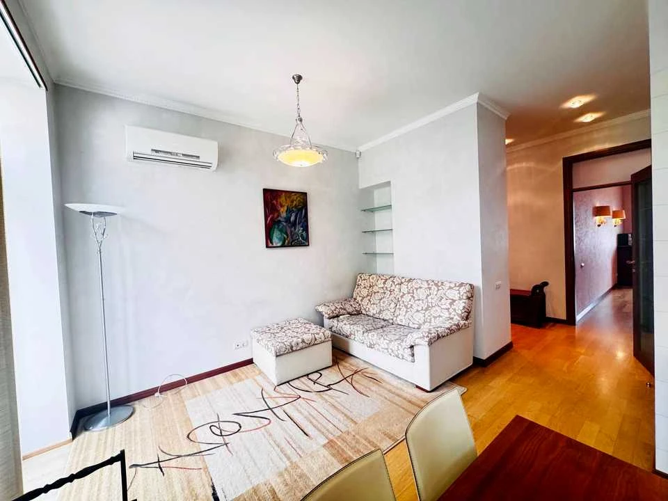 Apartment. Oleksa Honchar Street, Kyiv