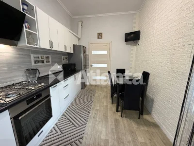 Продажа 2-комнатной квартиры с ремонтом по ул. Пекарская.