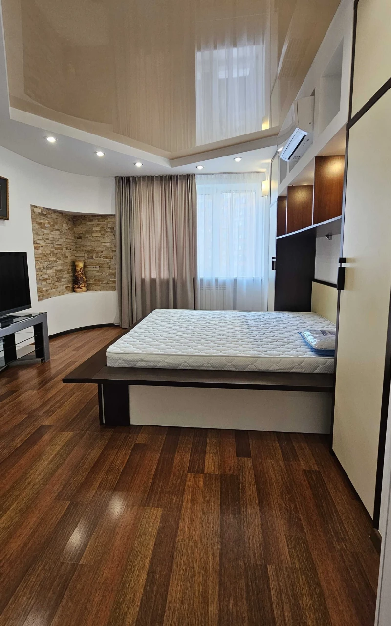 Staronadniczka, 4-A. Pechersk. Metro Pecherska. Apartment 43