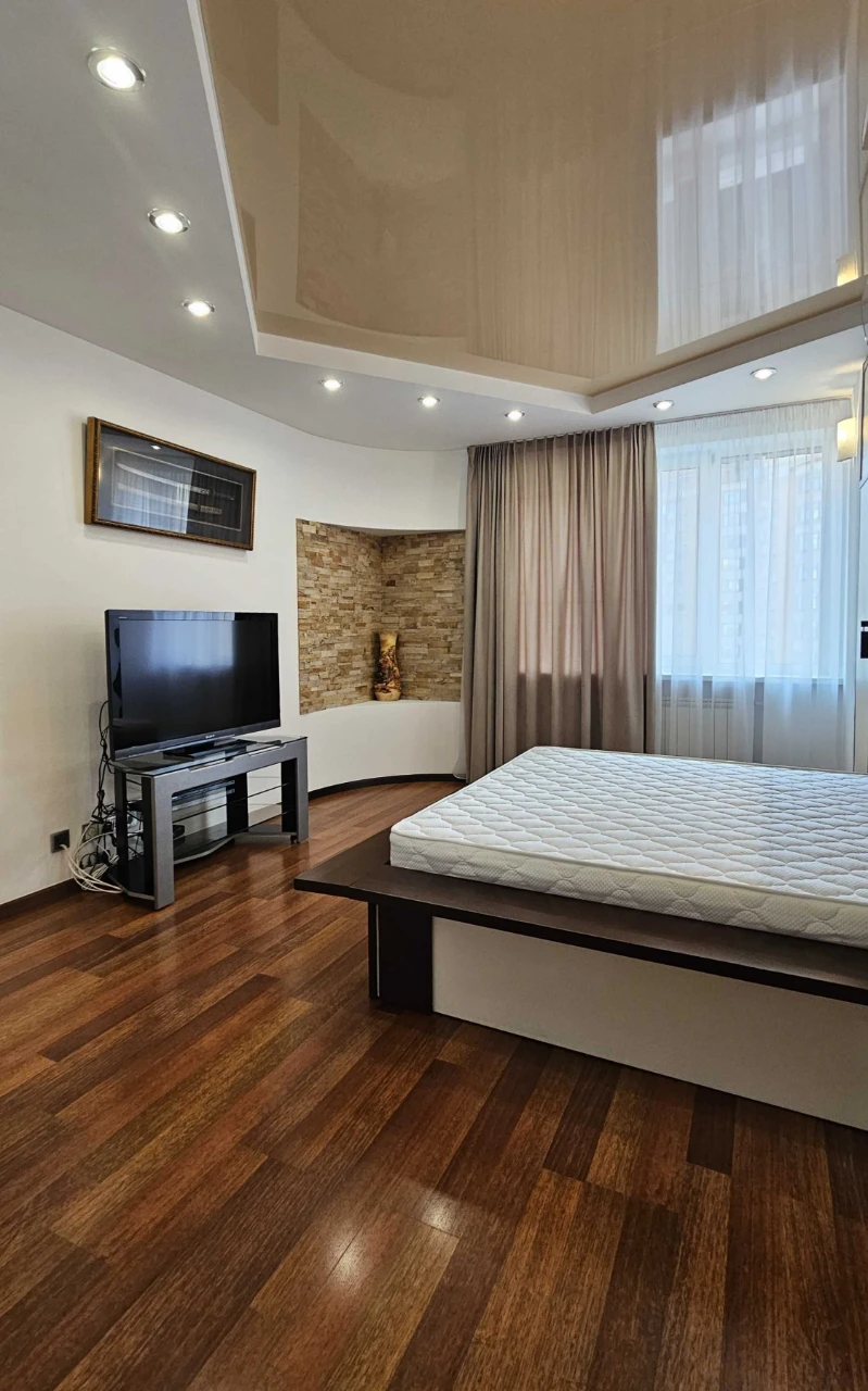 Staronadniczka, 4-A. Pechersk. Metro Pecherska. Apartment 43