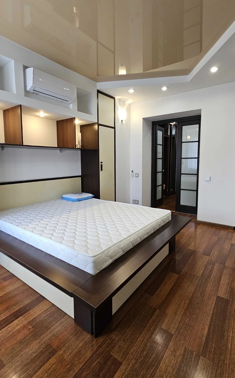 Staronadniczka, 4-A. Pechersk. Metro Pecherska. Apartment 43
