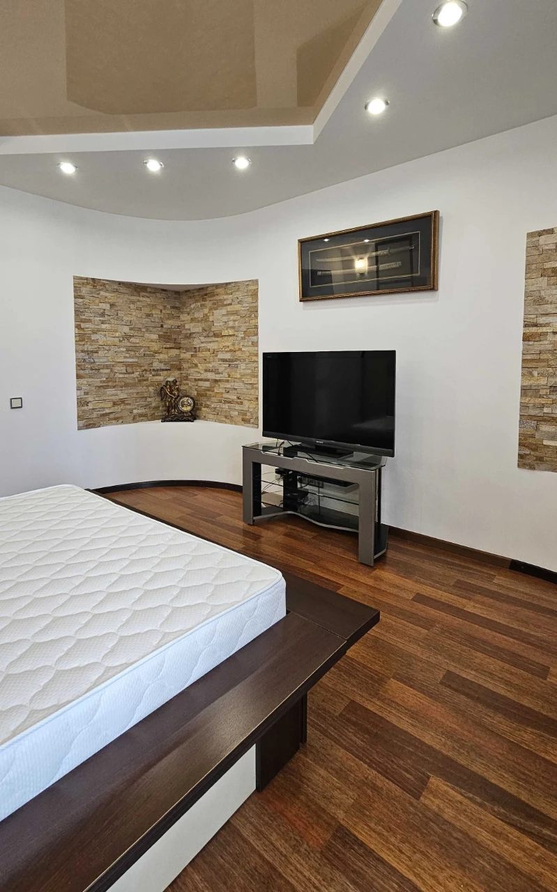 Staronadniczka, 4-A. Pechersk. Metro Pecherska. Apartment 43