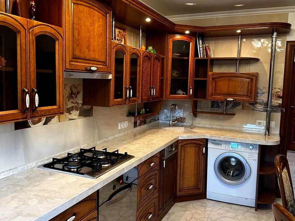Apartment. Verkhovna Rada Blvd.
