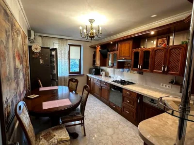 Apartment. Verkhovna Rada Blvd.