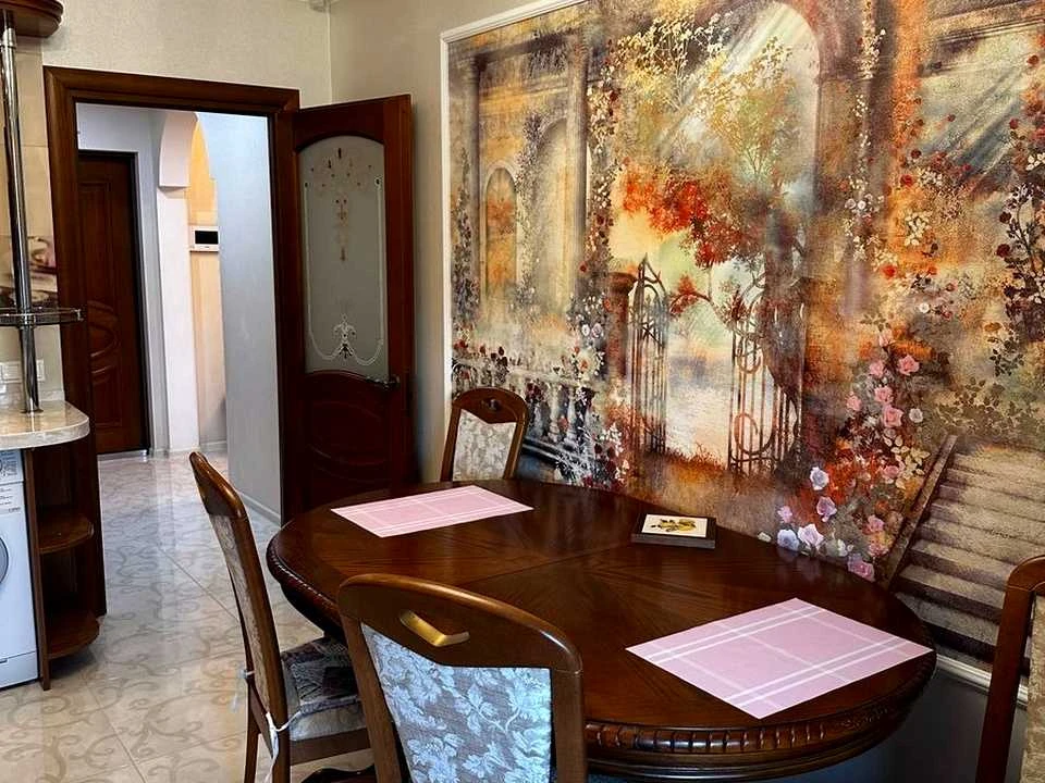 Apartment. Verkhovna Rada Blvd.