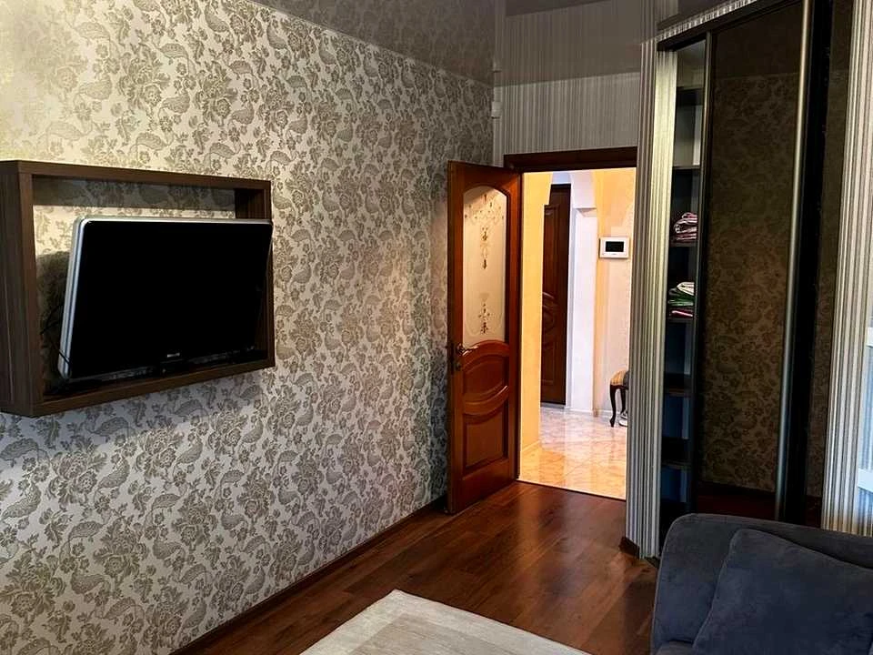 Apartment. Verkhovna Rada Blvd.