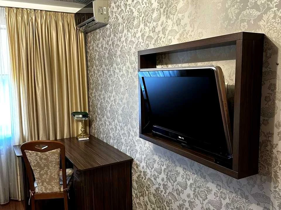 Apartment. Verkhovna Rada Blvd.