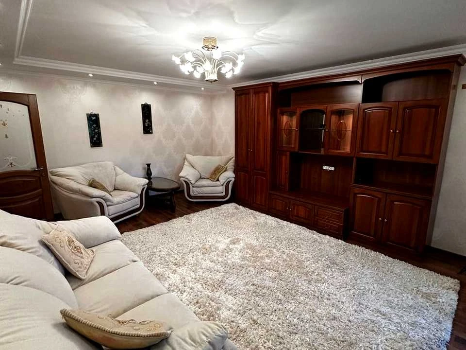 Apartment. Verkhovna Rada Blvd.
