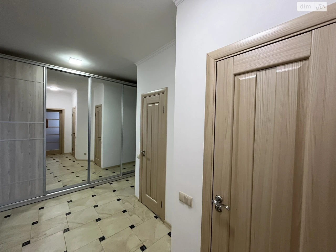 Продаж Квартира Виставка