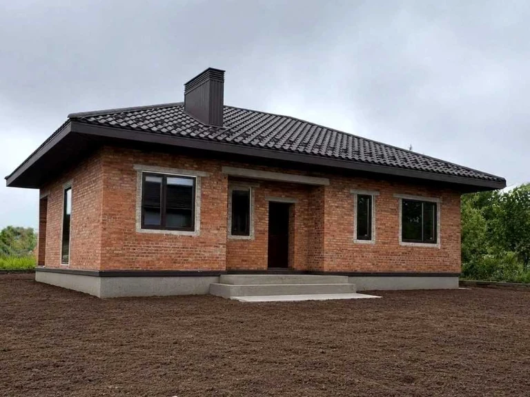 House. Ivan Podkov Prospekt, Kamianets-Homyel, Ukraine