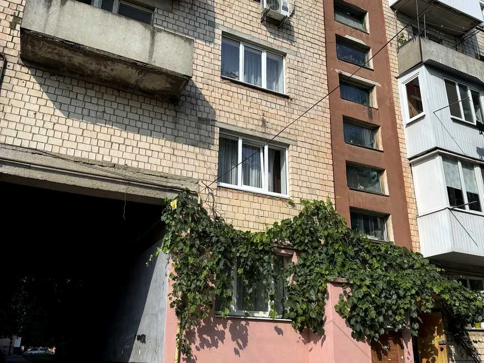 Apartment. Chernivtsi, South-Circular Street