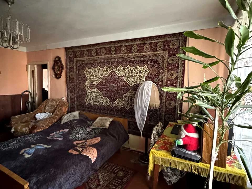 Apartment. Chernivtsi, South-Circular Street