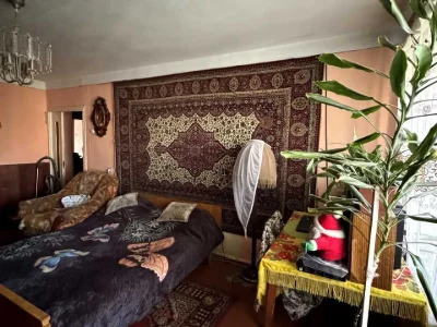 Apartment. Chernivtsi, South-Circular Street