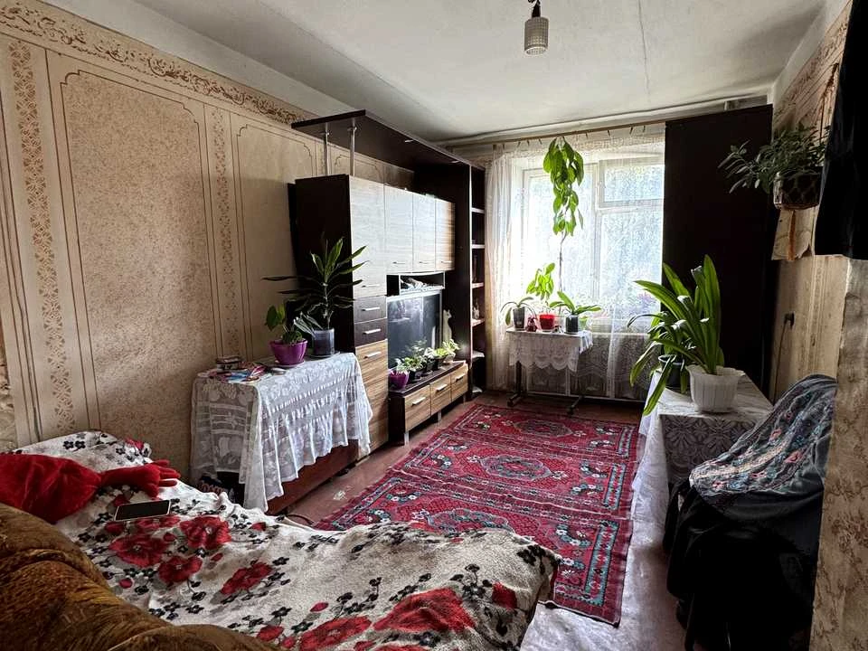 Apartment. Chernivtsi, South-Circular Street