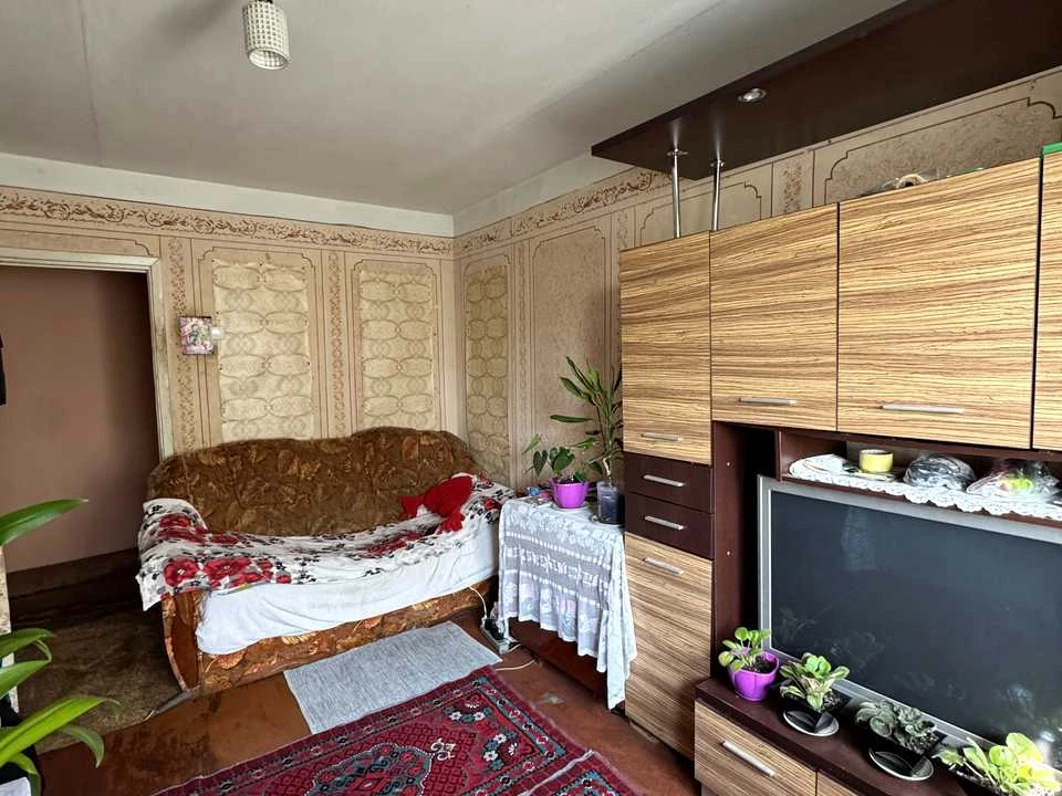 Apartment. Chernivtsi, South-Circular Street