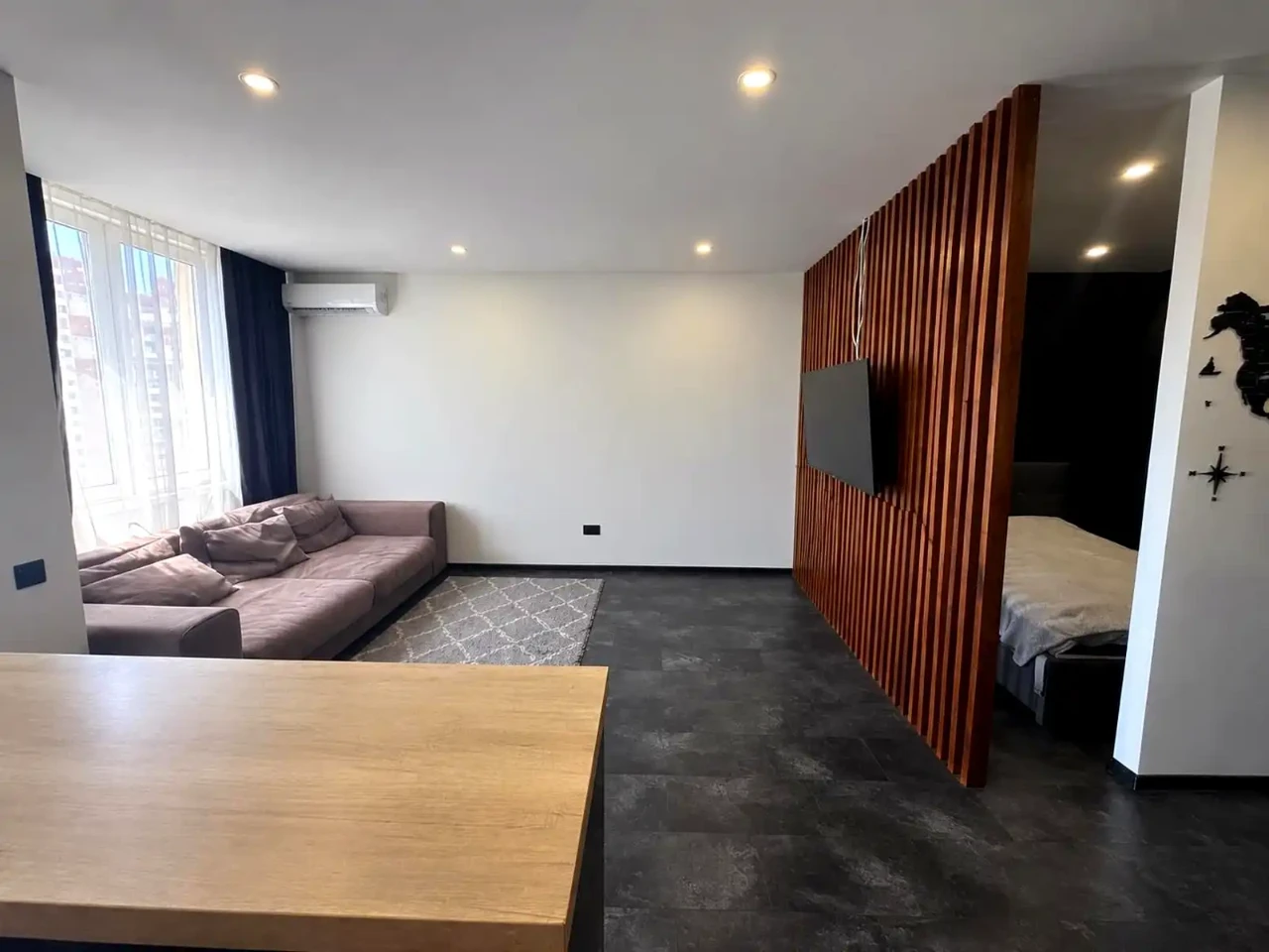 Rent 1-bedroom apartment 52 sq.m. 18/25 floor.