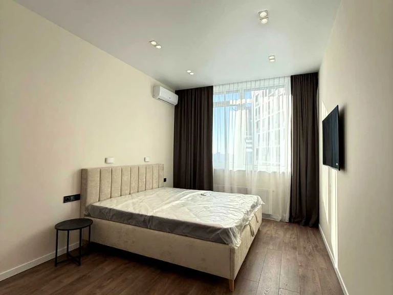 Apartment. Kyiv, Berezaysky Prospect.