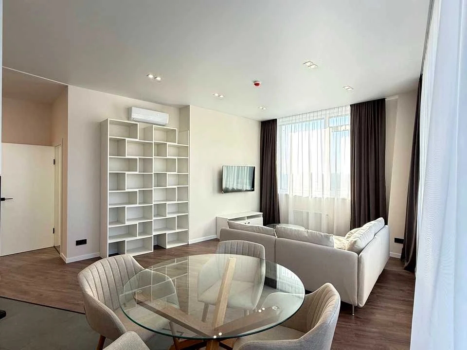 Apartment. Kyiv, Berezaysky Prospect.