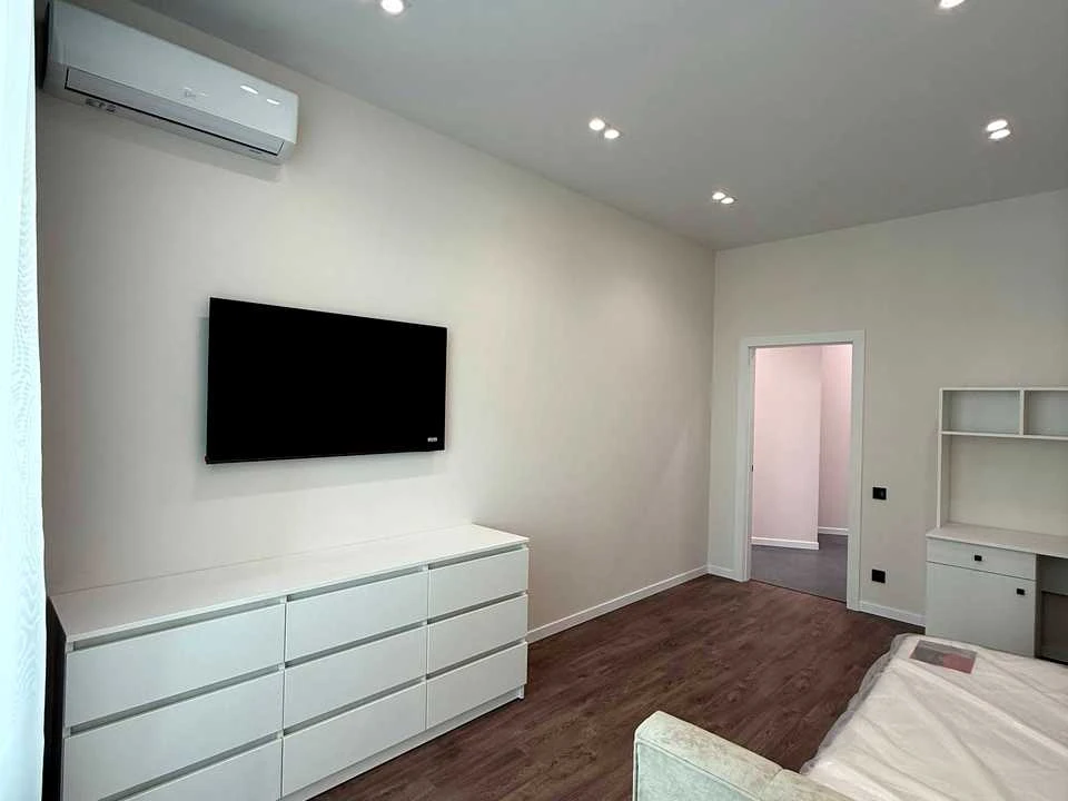 Apartment. Kyiv, Berezaysky Prospect.