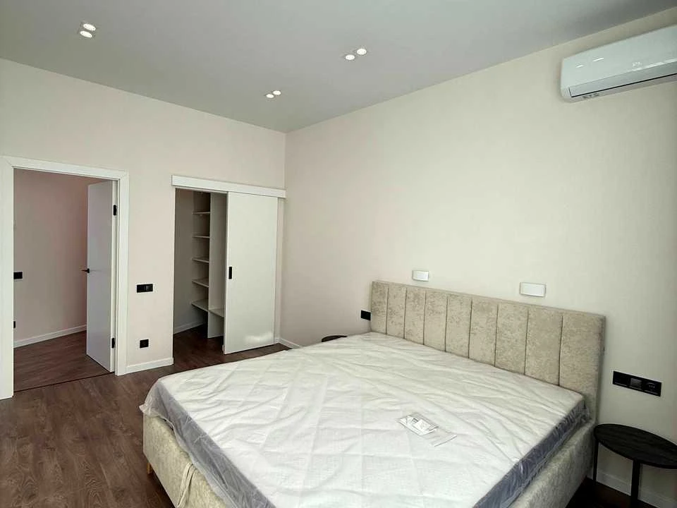 Apartment. Kyiv, Berezaysky Prospect.