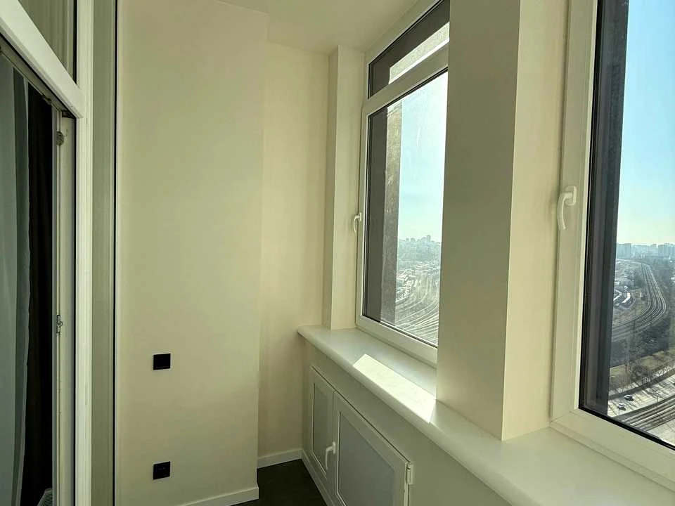 Apartment. Kyiv, Berezaysky Prospect.