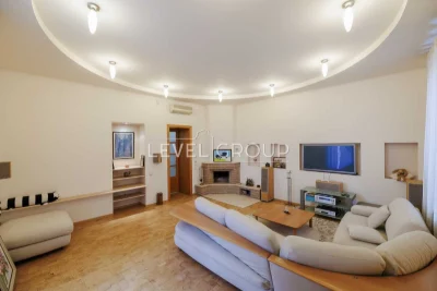 Sale of a 3-level apartment (200m2) in University, st