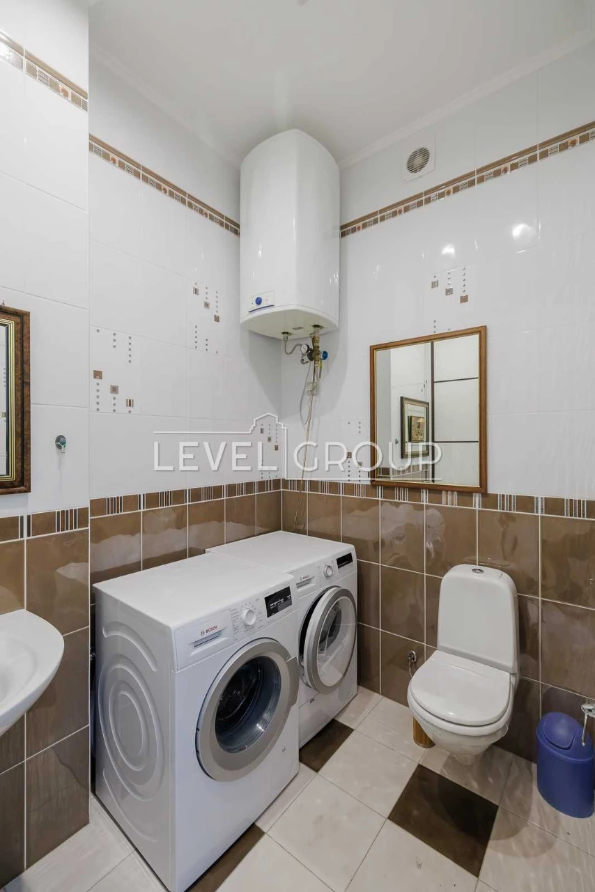 Sale of a 3-level apartment (200m2) in University, st