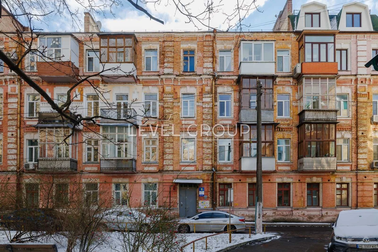 Sale of a 3-level apartment (200m2) in University, st