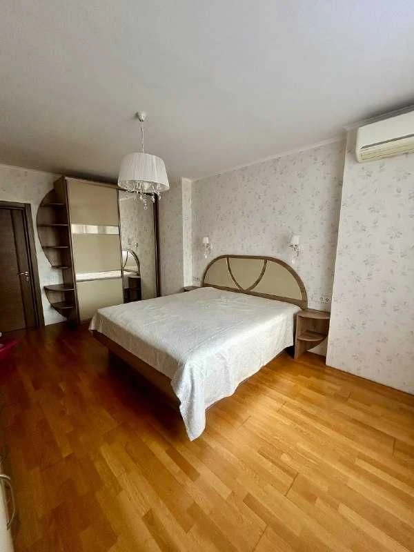 Продаж 3-кімнатної квартири (99 м2) вул. Степана Рудницького 3/7