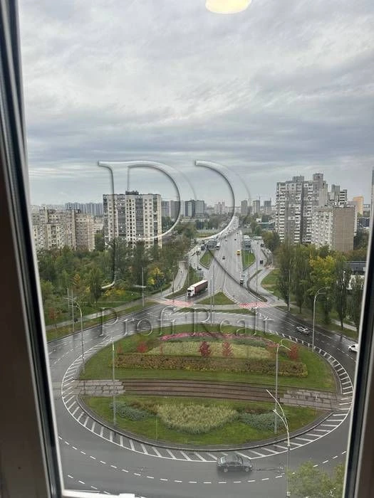 Продажа 1-комнатной квартиры по адресу Зои Гайдай 12/10