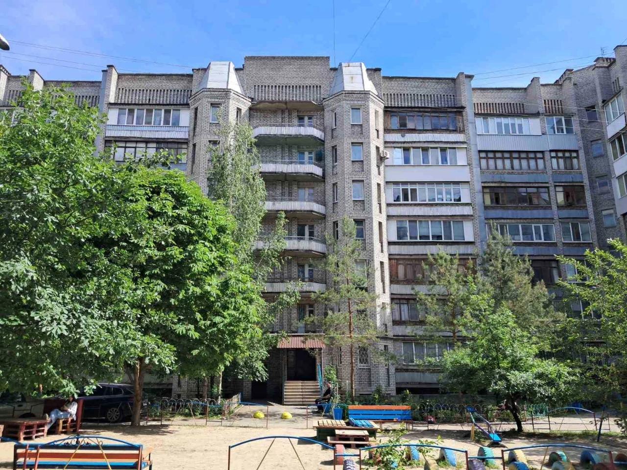 Продается 1 комн. большая квартира в кирпичном доме в районе