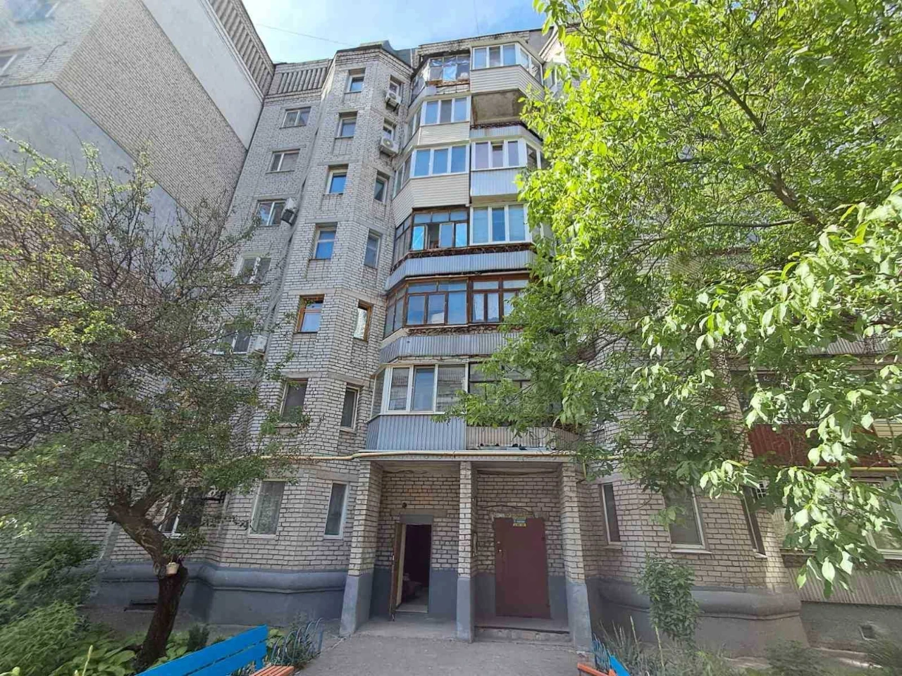 Продается 1 комн. большая квартира в кирпичном доме в районе