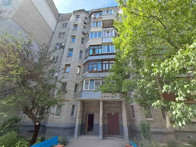 Продается 1 комн. большая квартира в кирпичном доме в районе
