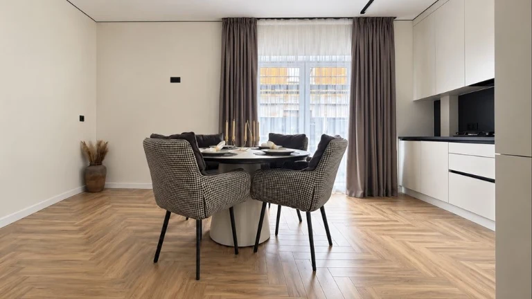NO COMMISSION! Renovated Townhouse! NEW ON THE MARKET! NO ONE